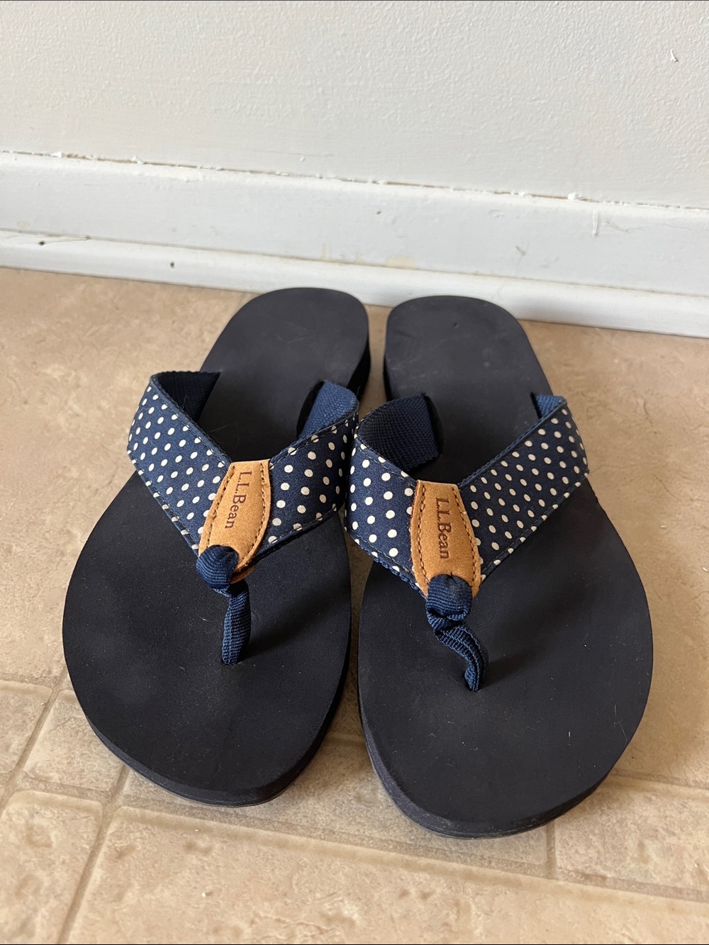 L.L. Bean Classic Flip Flops Navy Polka Dot size 8